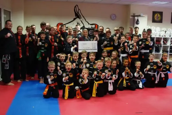 Die Kampfkunstschule Tetzlaff sammelt 1.000 € für den guten Zweck