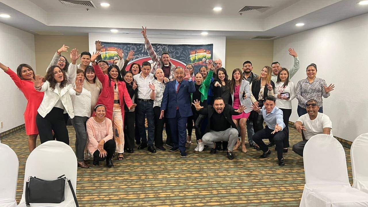 M Balboa asesorando a emprendedores de bienestar de Vida Divina