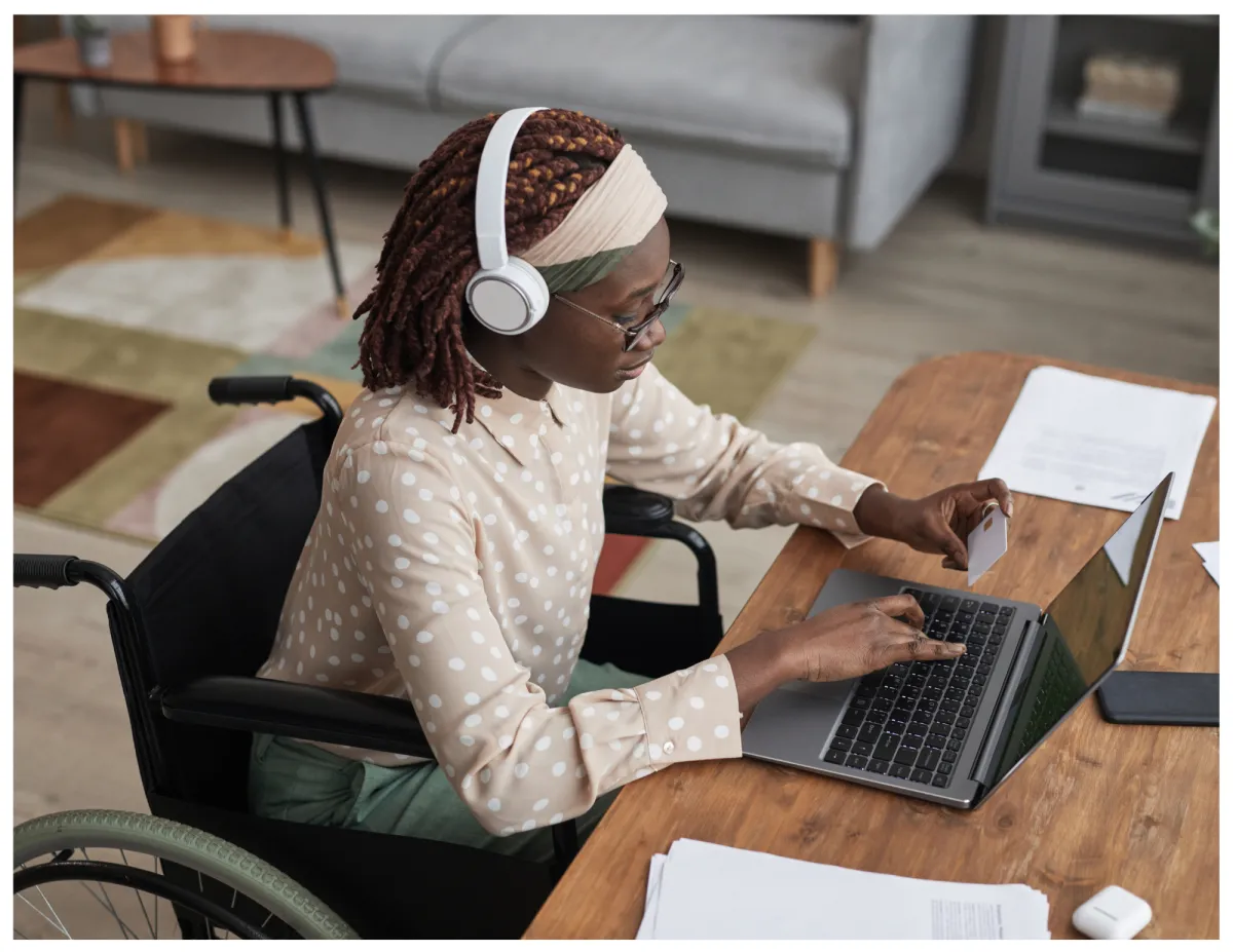 man in white dress shirt sitting beside woman in black long sleeve shirt