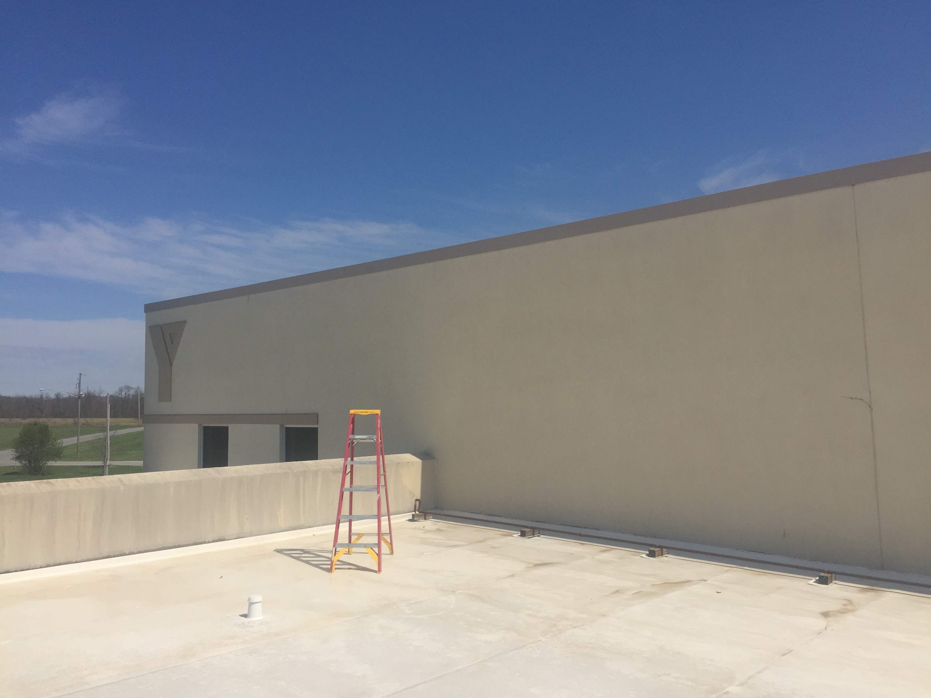 Commercial stucco exterior after cleaning – Missions Pressure Washing service example