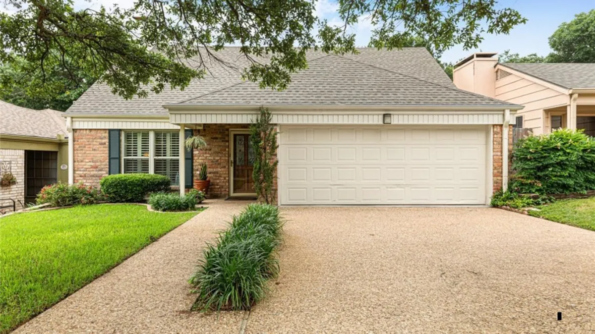 Macon Concrete builds and installs driveway