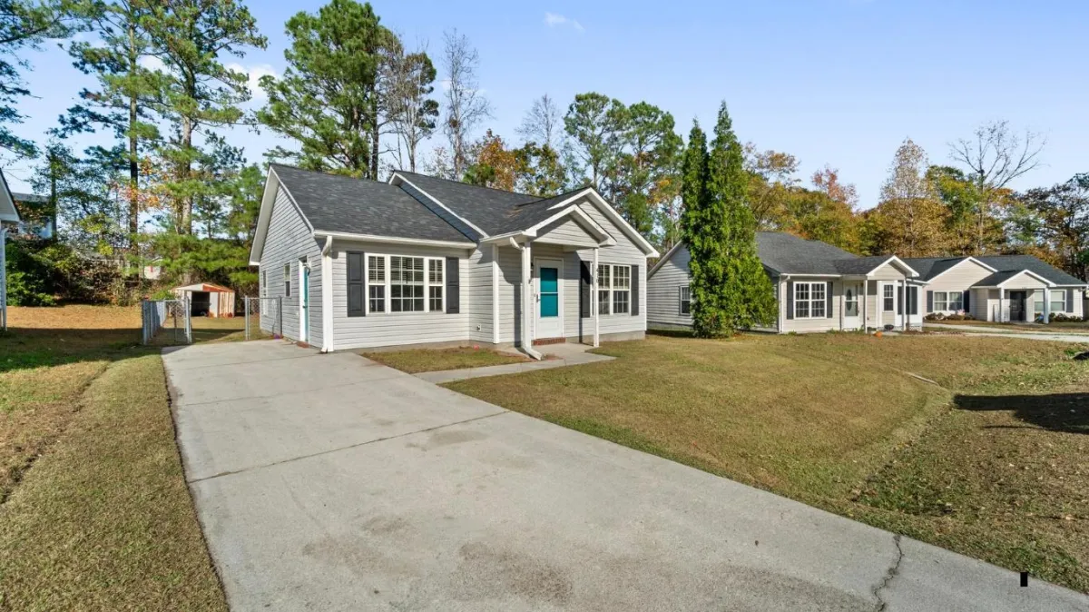 Macon Concrete builds and installs driveway