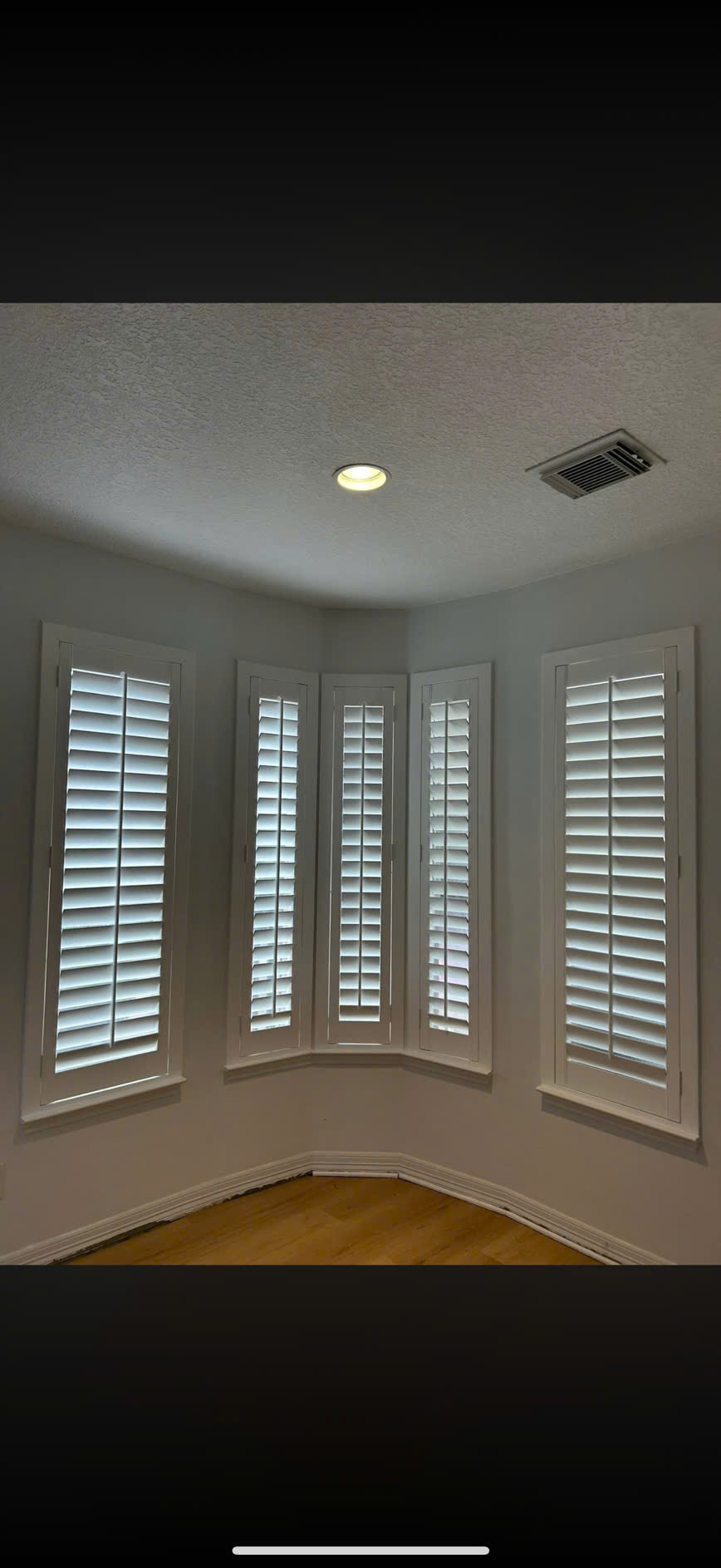 Tier-on-tier shutters with independently adjustable panels