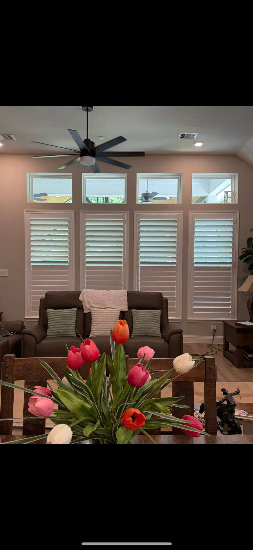 Tier-on-tier shutters with independently adjustable panels