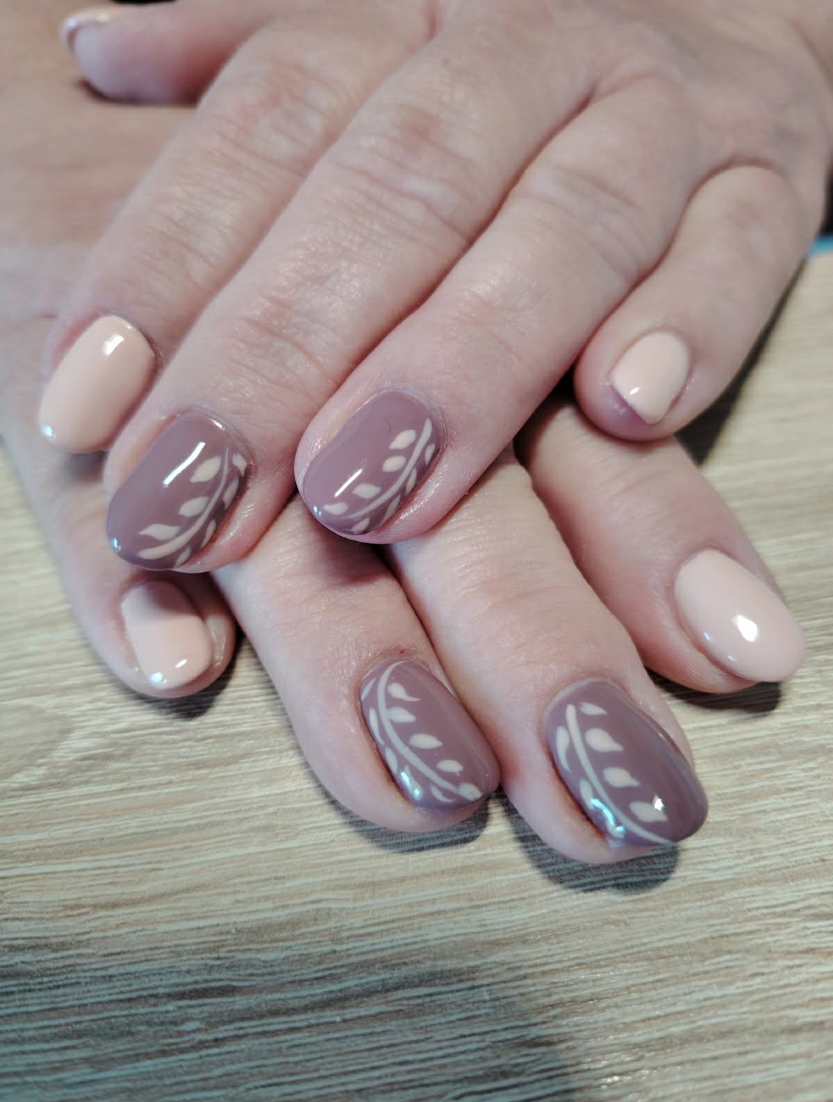 műköröm békéscsaba