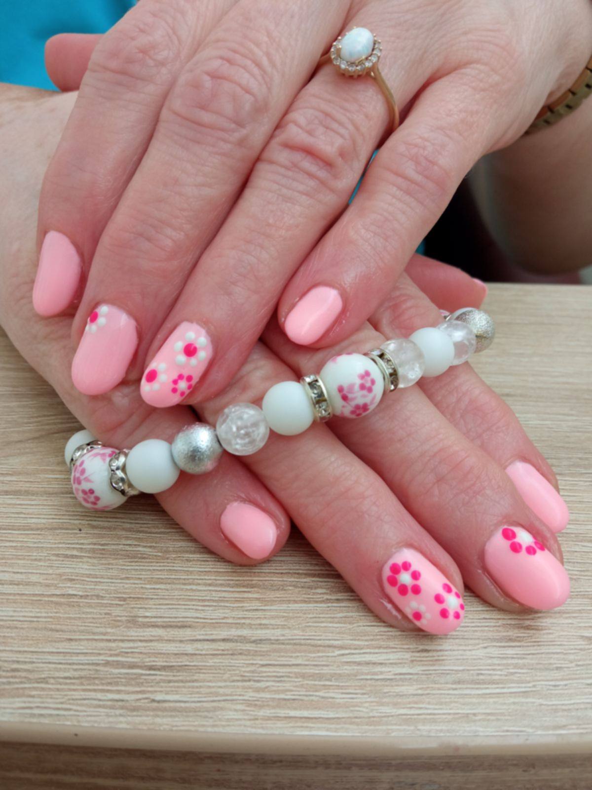 műköröm békéscsaba