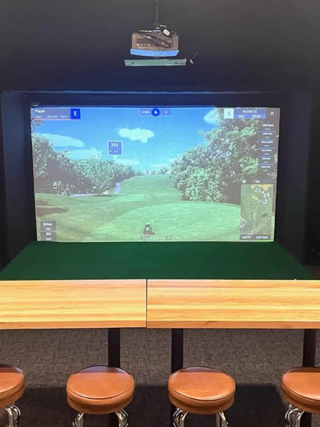 Indoor golf simulator