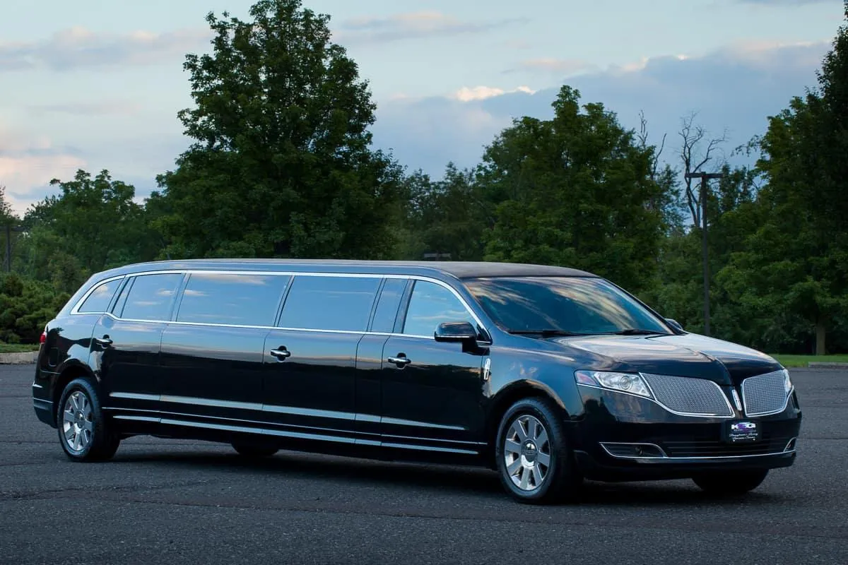 Lollapalooza 2026 Transportation Chicago — Luxury Limo & Party Bus to Grant Park