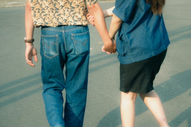 Couple en difficulté ressentant une distance émotionnelle