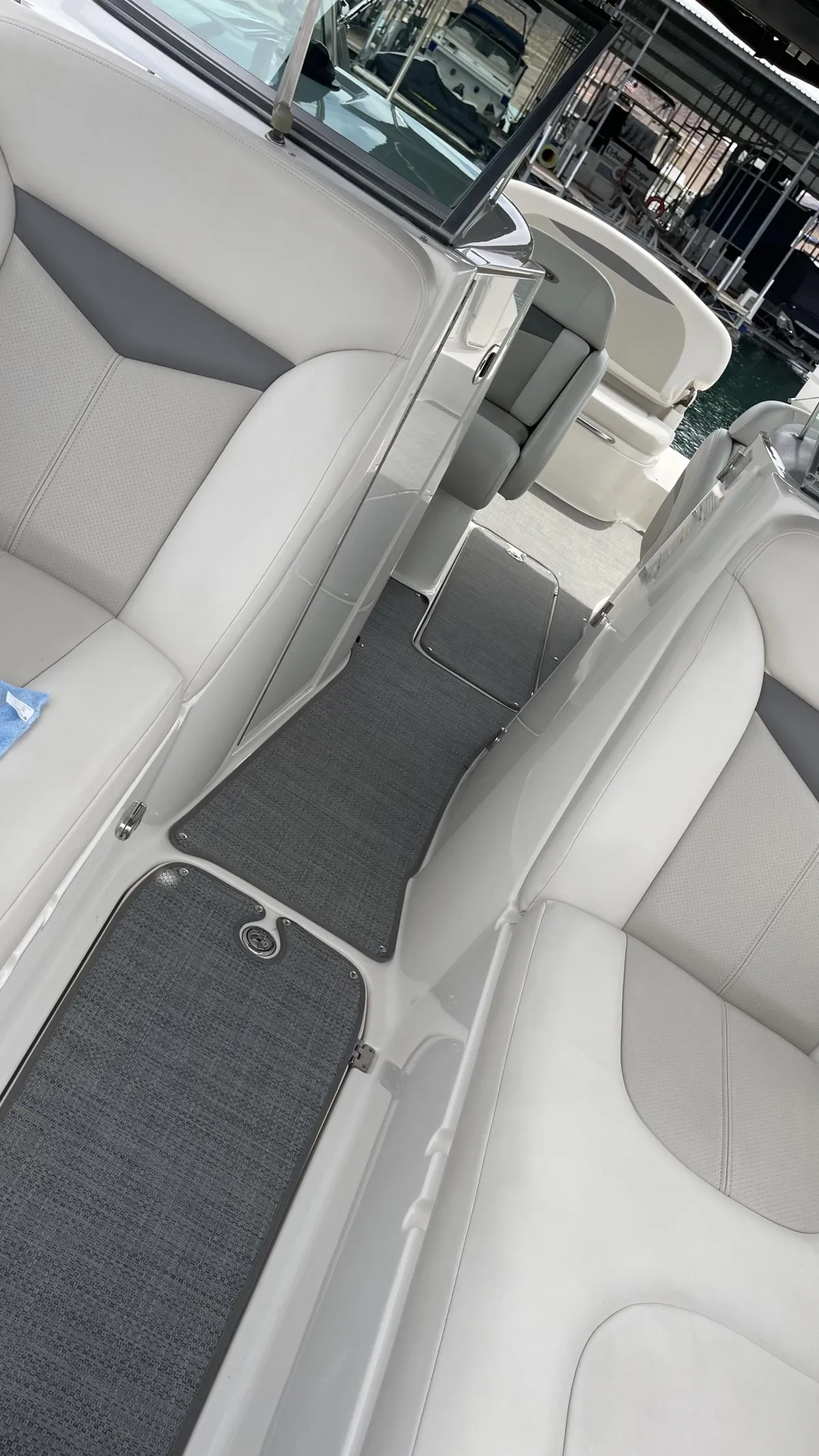 Mobile boat detailing Las Vegas — exterior wash and polish