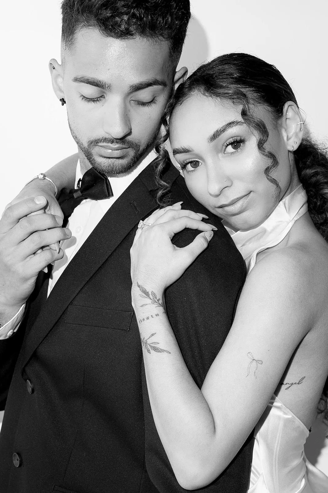 Married Couple taking glam photo booth pictures in a luxury wedding in Color
