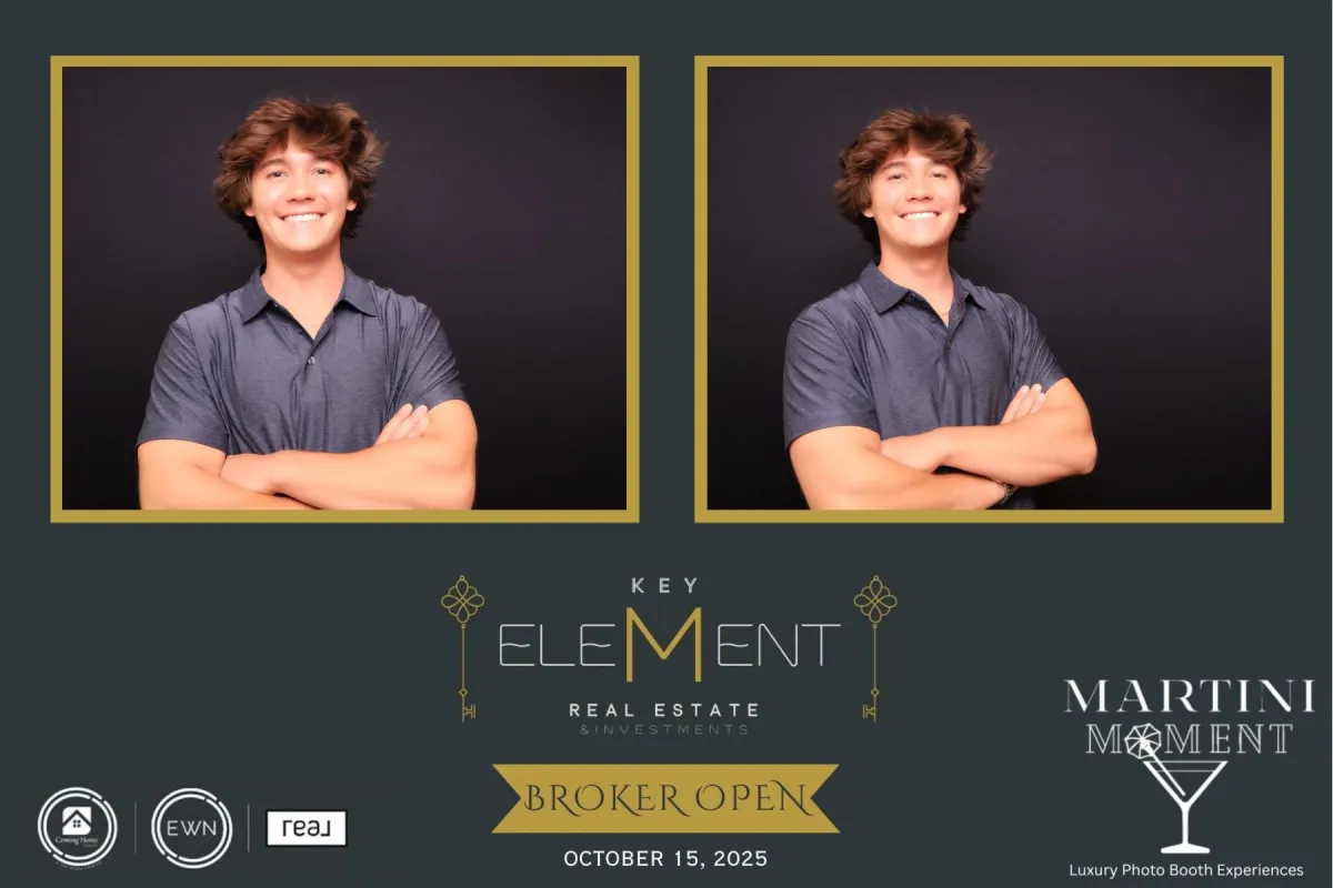 colorado realtor taking a headshot in a luxury photo booth in canon city