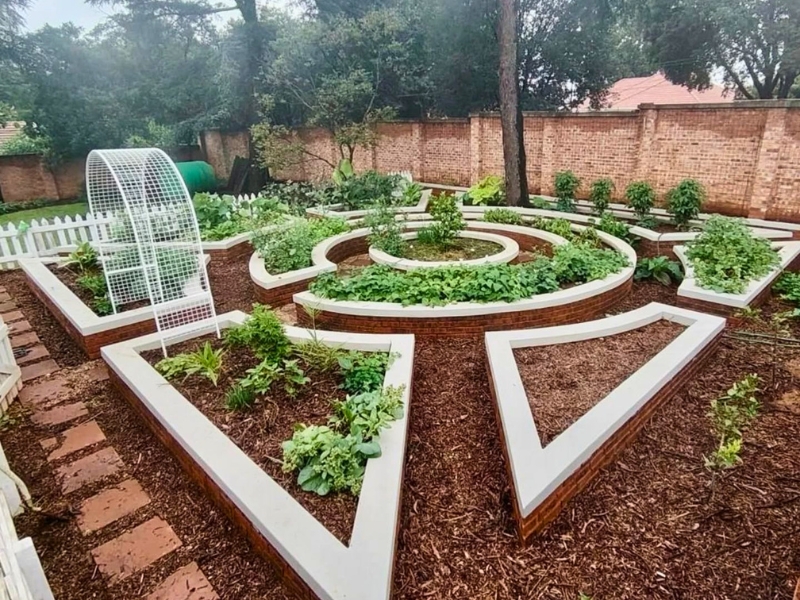 Edible Landscapes & Urban Farming in Waterfall Country Estate