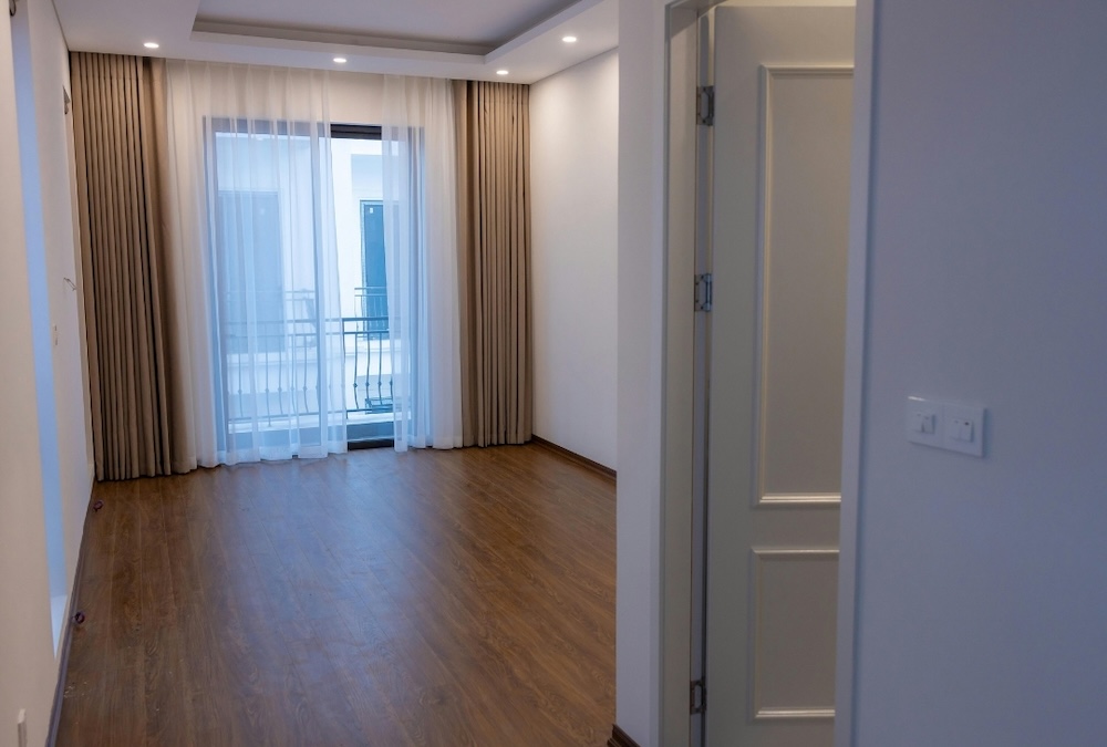 empty clean apartment 