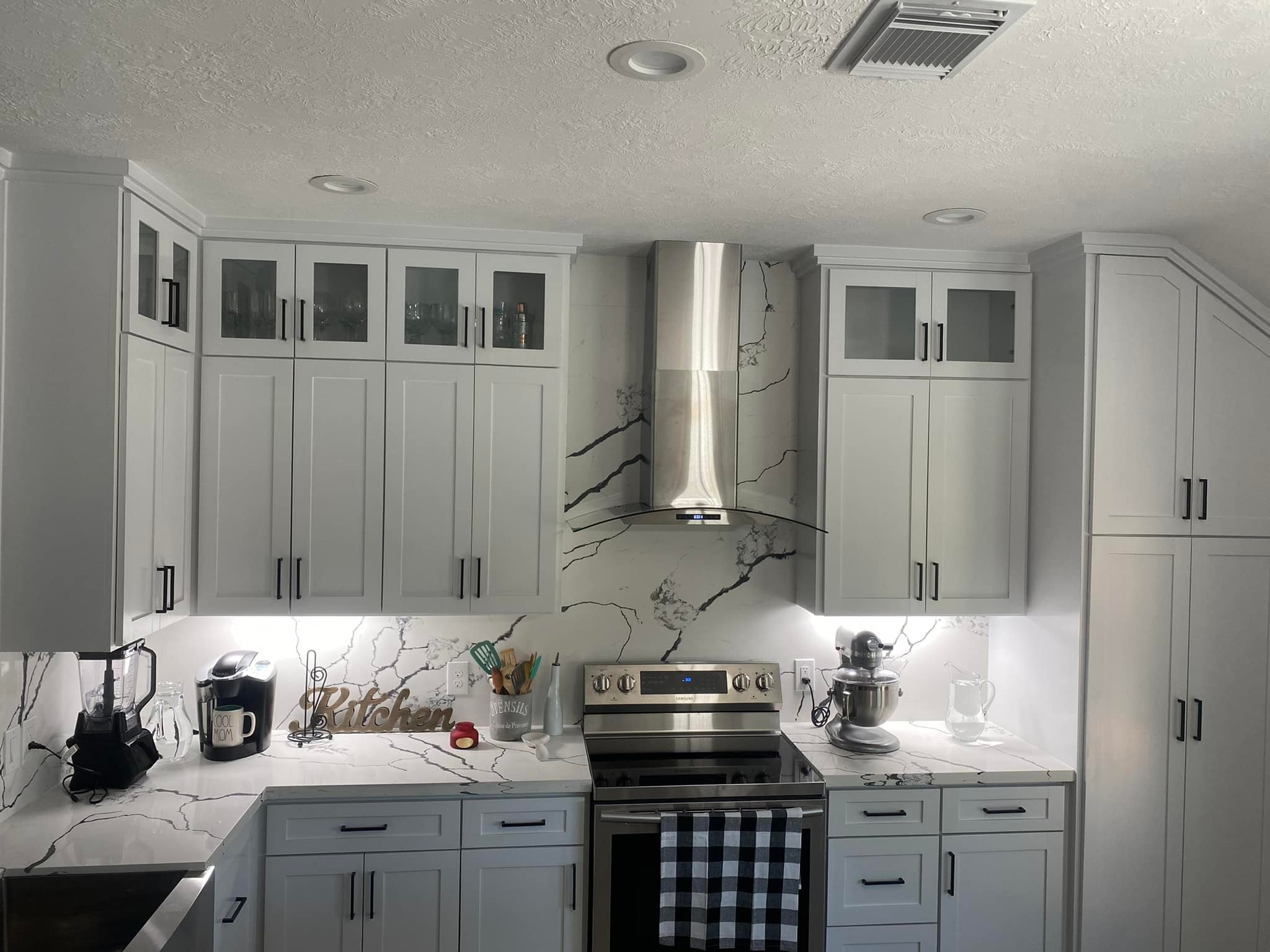 Backyard with circular paver patio, seating wall, and fire pit designed by Mundo Landscaping in Tucson, AZ — example of expert hardscape craftsmanship.