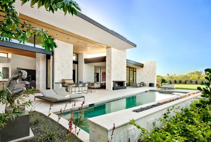 Backyard with circular paver patio, seating wall, and fire pit designed by Mundo Landscaping in Tucson, AZ — example of expert hardscape craftsmanship.