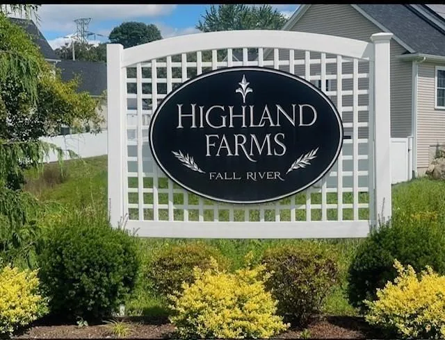 Spacious family deck in Highlands neighborhood