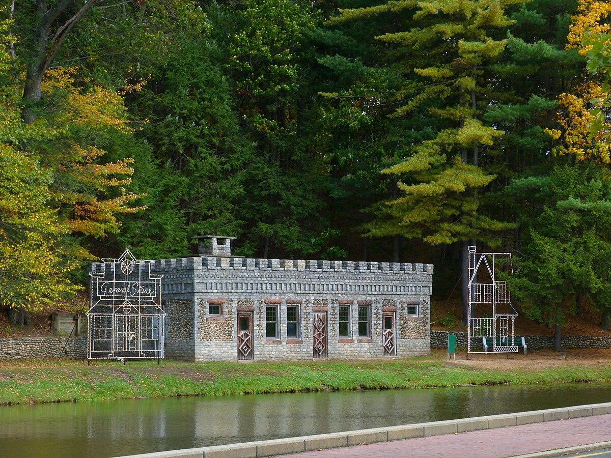 Cedar deck in Forest Park neighborhood of Springfield