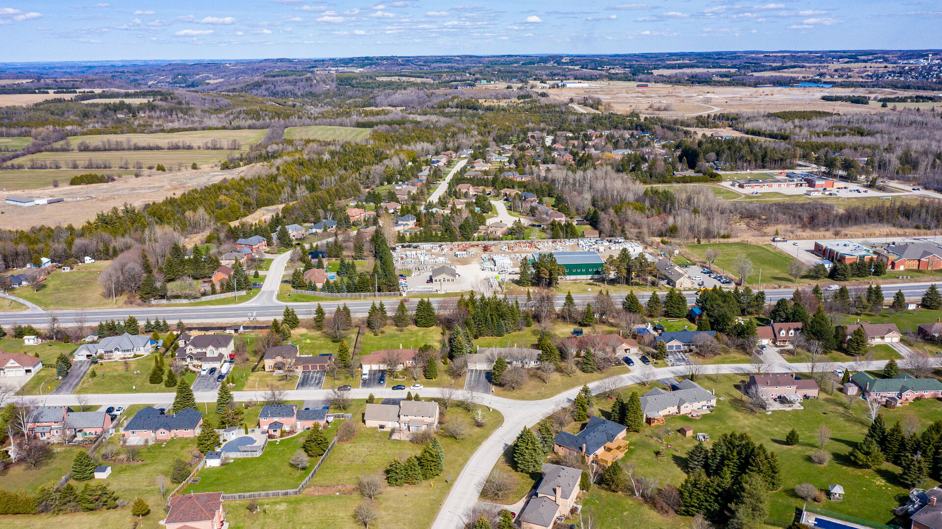 Aerial image of the Cardinal Woods neighbourhood in Mono, Ontario