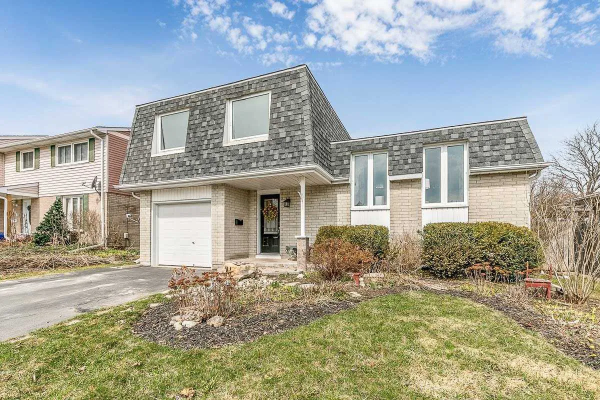 Side-split home with built-in one-car garage located in the Brown's Farm neighbourhood of Orangeville
