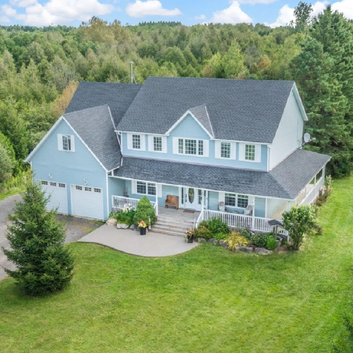 Large 2-Storey Country Home with Attached 2 Car Garage in Amaranth