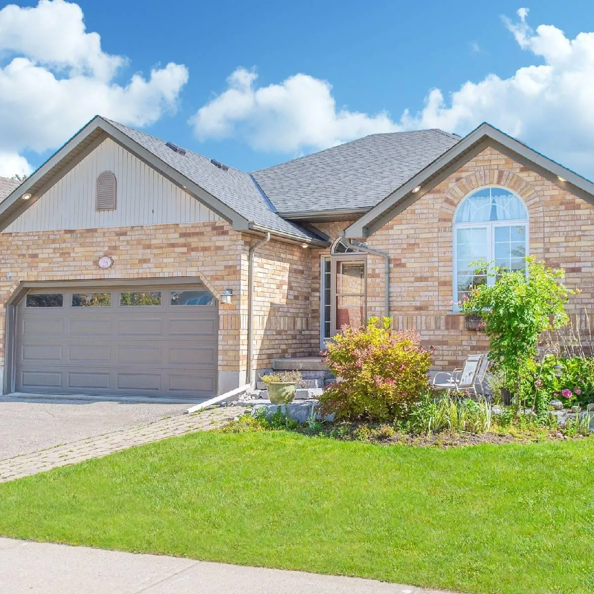 All Brick 3+1 Bedroom Bungalow in Settler's Creek, Orangeville