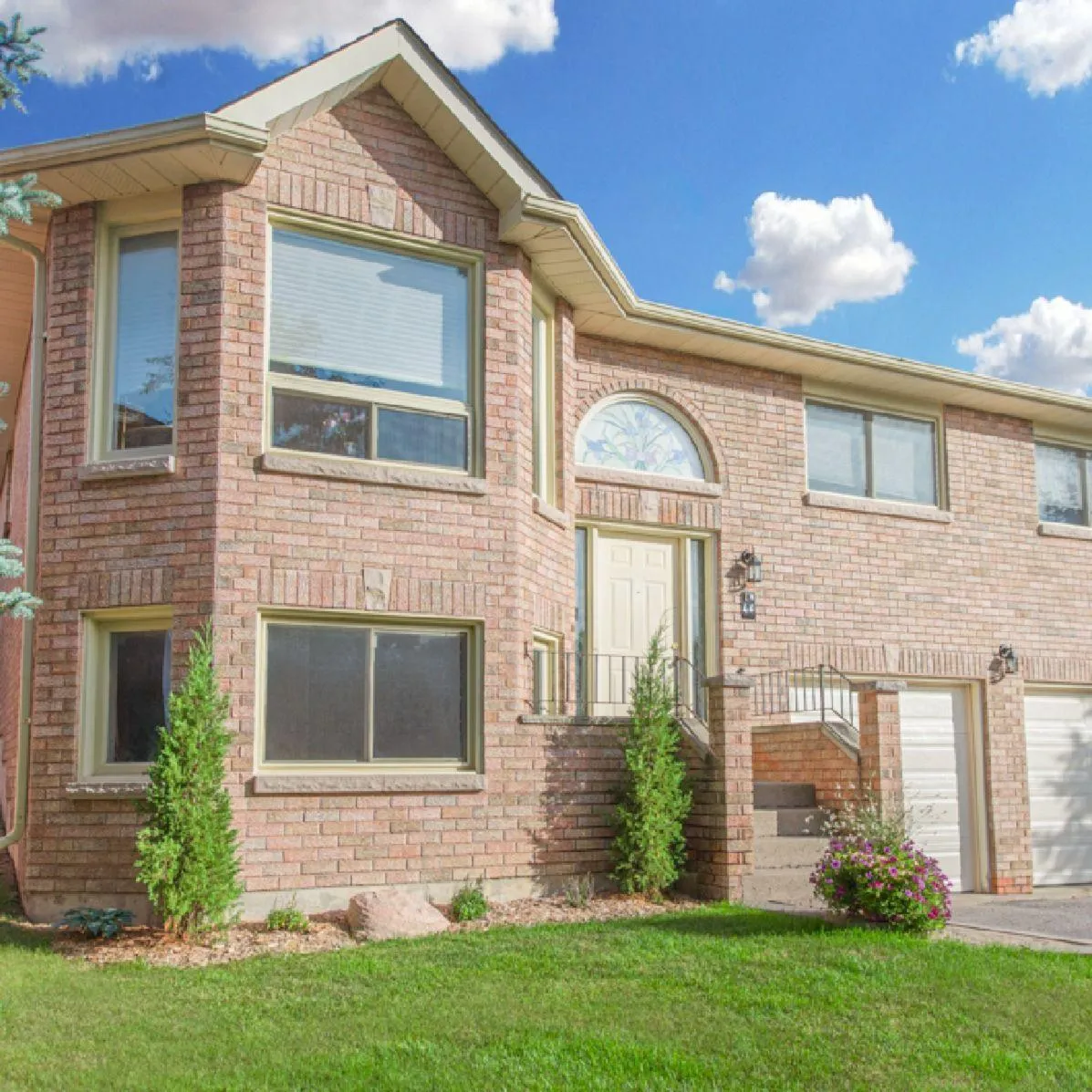 3-Bedroom pink brick raised bungalow located in Bradford