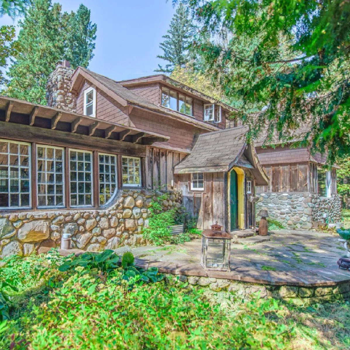 Picture of a sone house for sale in Caledon