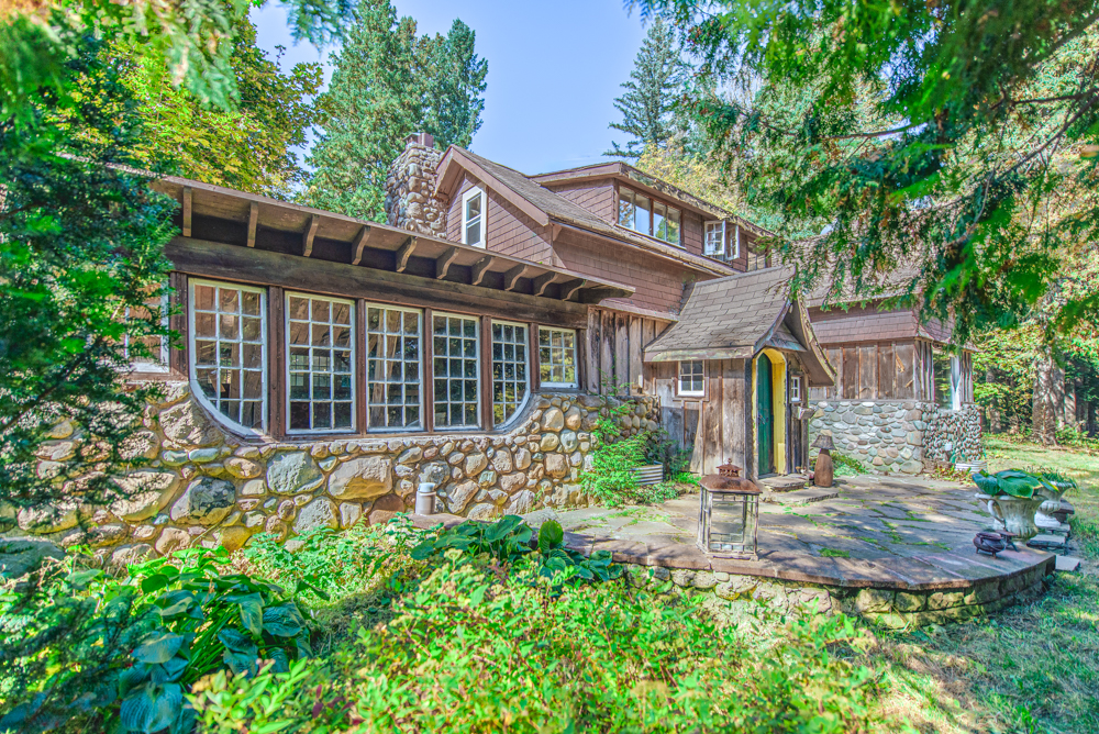 Historic home located located on a large lush property located in Caledon, Ontario