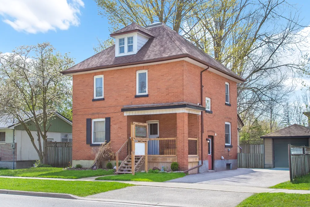 2-storey red-brick home with detached garage located in the town of Alliston in New Tecumseth, Ontario