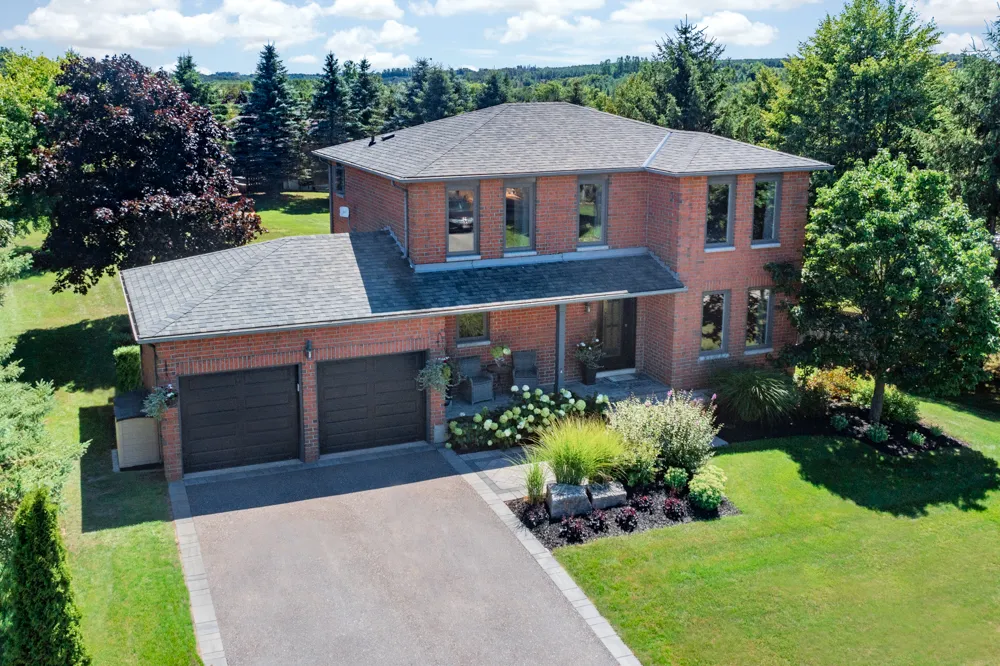 Picture of 2 storey home with 2 car garage sold in Amaranth