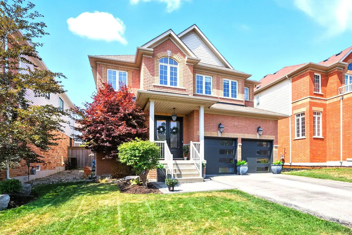 Picture of 2 storey home with attached 2 car garage in Southgate, Ontario