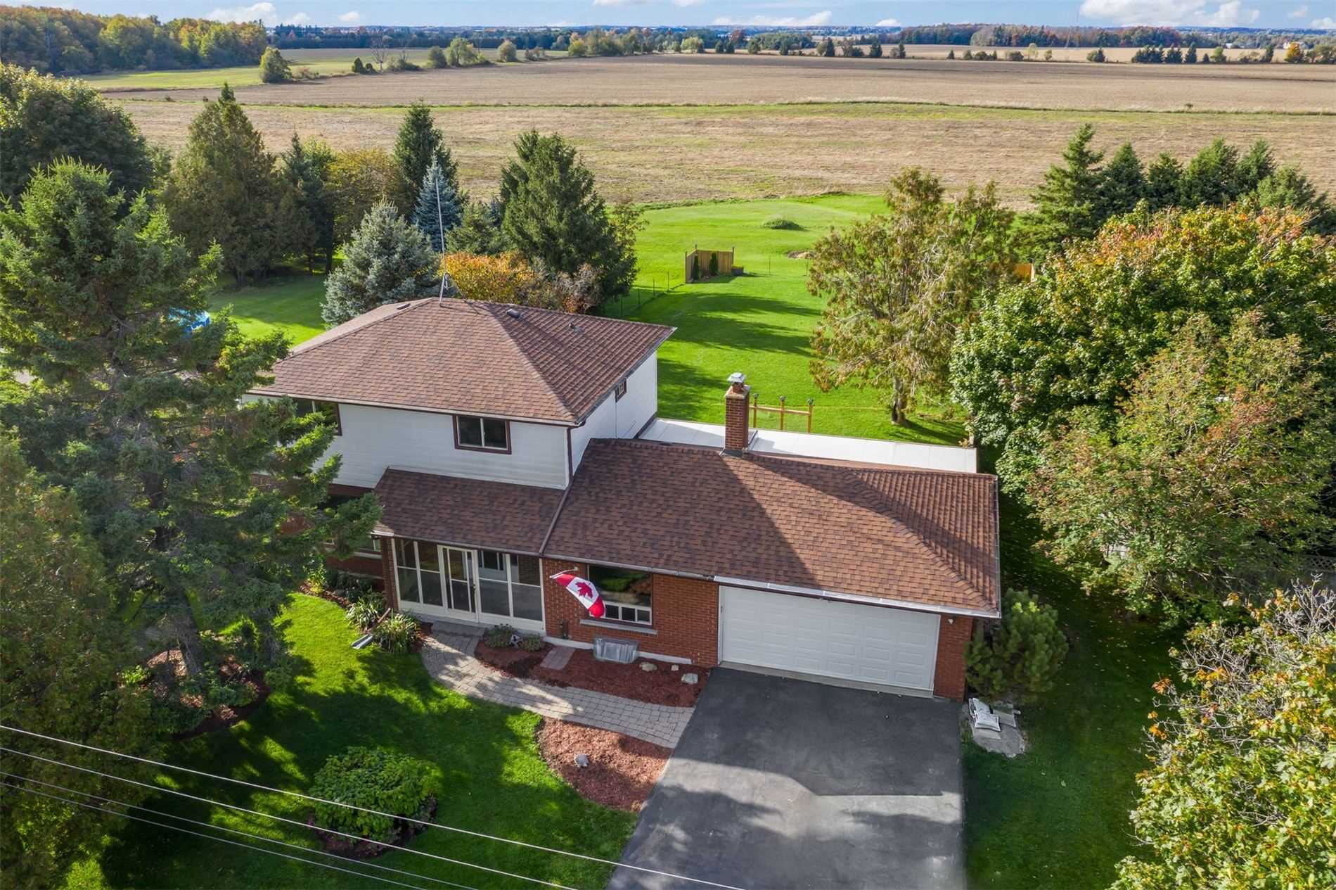 Large 2-storey home with attached 2-car garage in Marsville neighbourhood in East Garafraxa