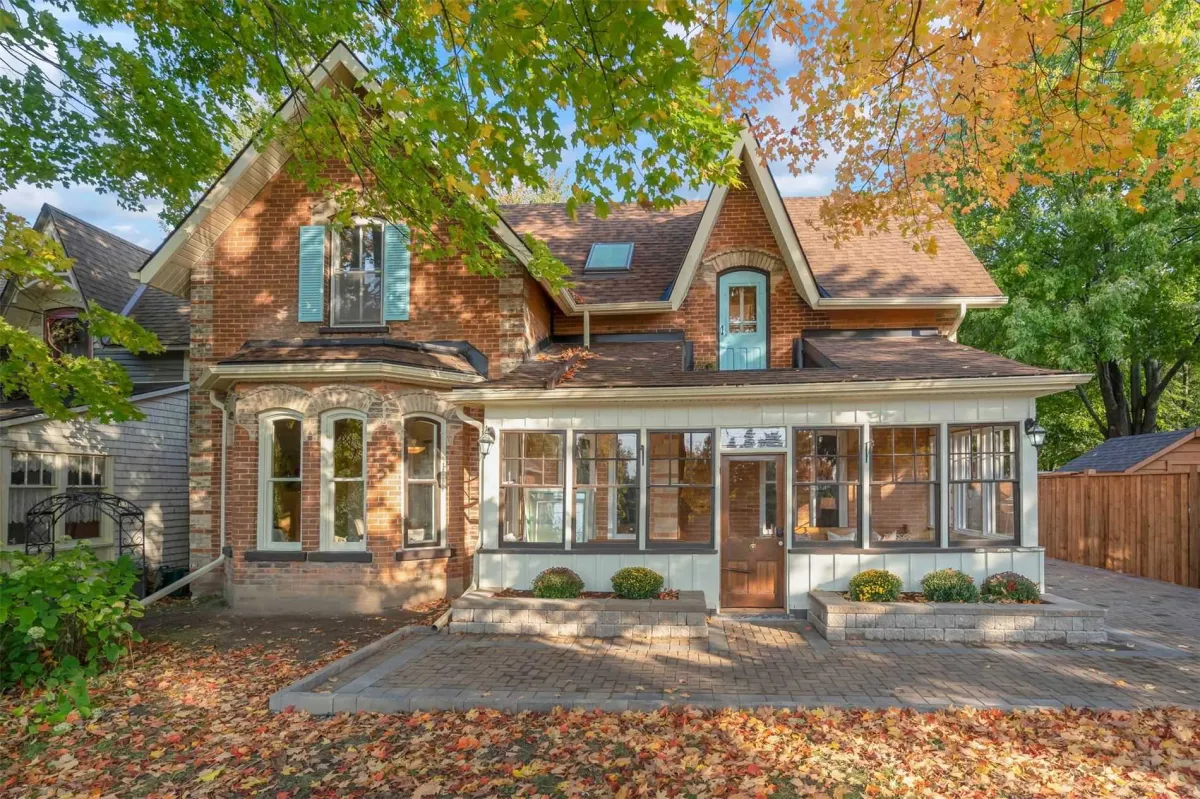 Historic Century Home Located Within Historic Downtown Shelburne