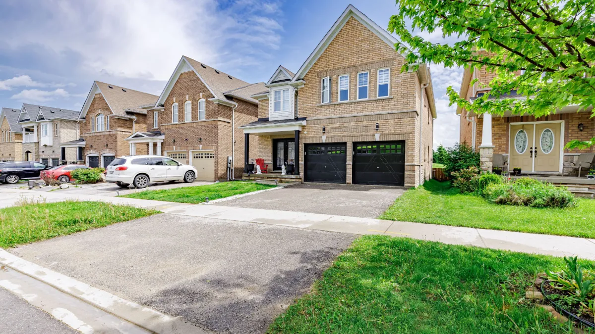 Several 2-storey detached houses with 2-car attached garageson a street located in the Greenbrook Village community of Shelburne 