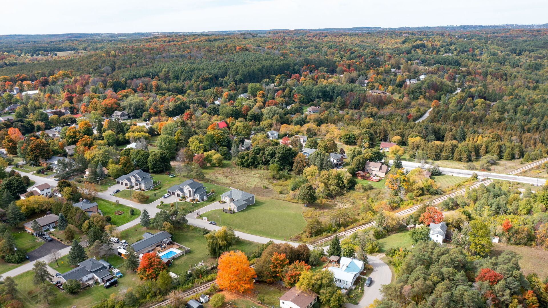 Aerial image of an estate neighbourhood in Alton, Ontario