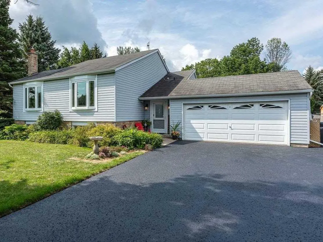 detached backsplit home with attached 2-car garage located in Mono Mills