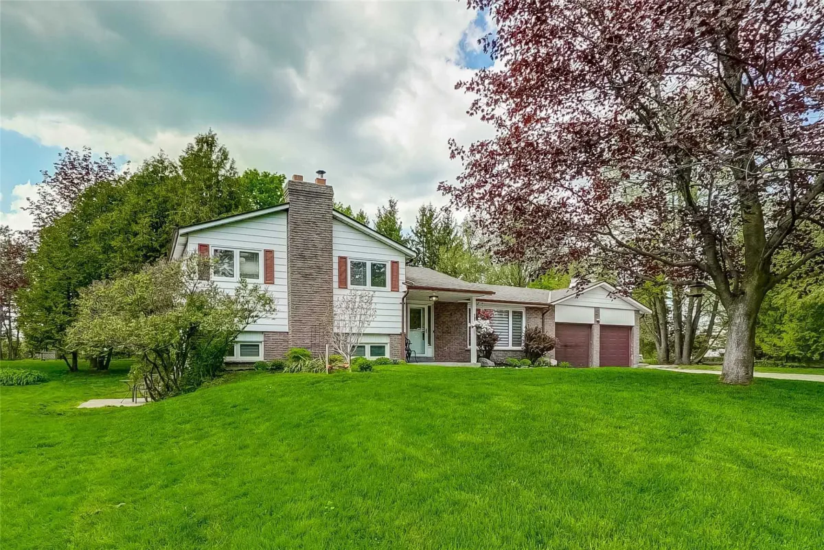 Detached multi-level home with attached 2-car garage on large property located in Mono Mills, Ontario