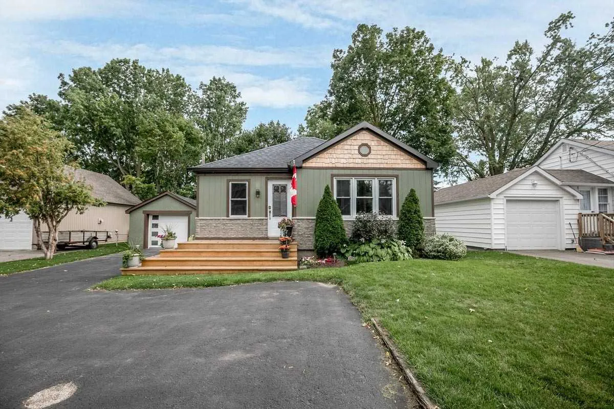 Bungalow with detached garage located in Alliston, Ontario