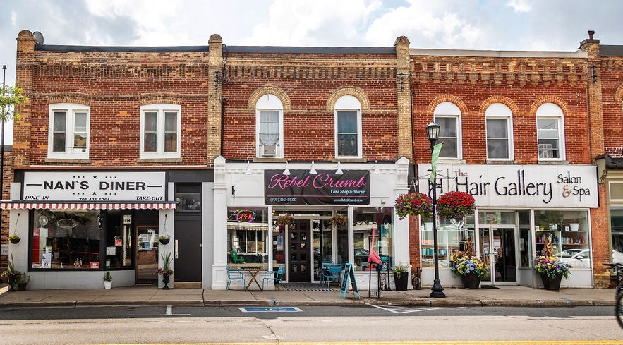 Image of shops along the main street in downtown Alliston, Ontario
