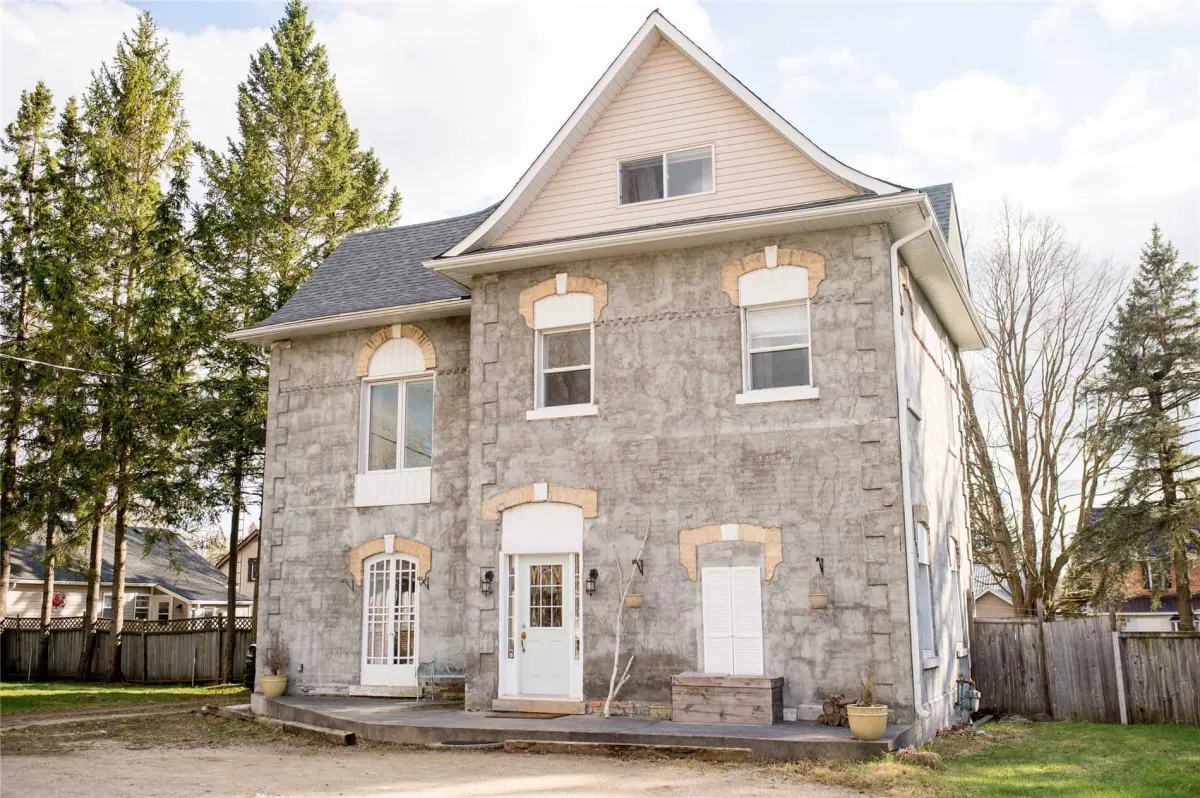 Detached 2-storey century home in Dundalk, Ontario
