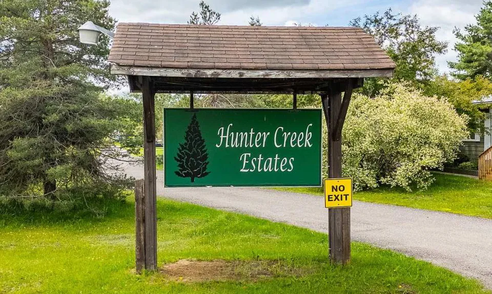 Image of the welcome sign at the entry way to Hunter Creek Estates in Minden Hills
