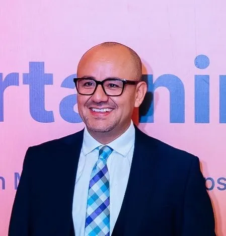 Victor Hugo Orozco-Olvera in a suit and tie, photographed at an event.