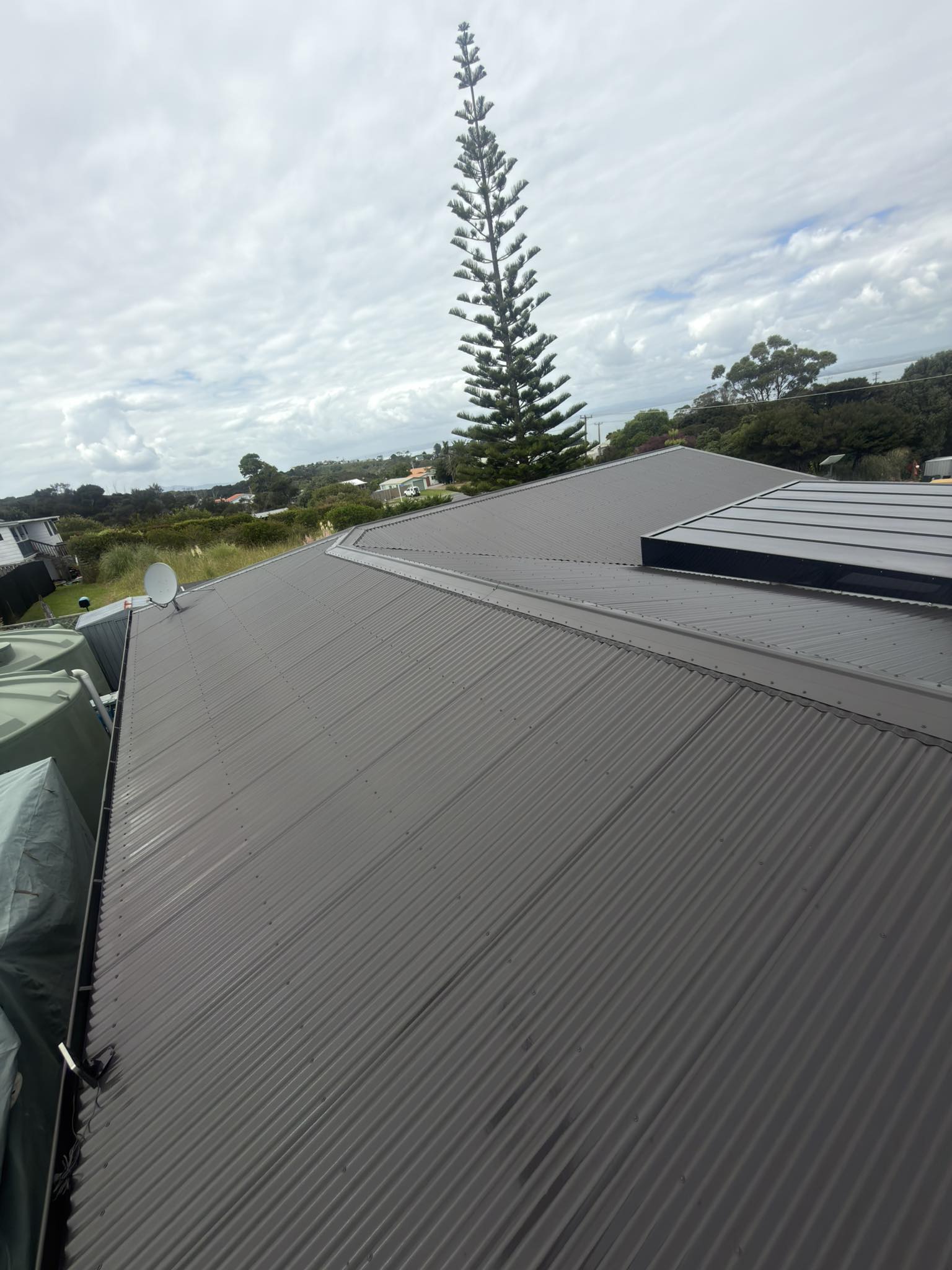 Freshly painted roof on residential home Kaitaia Far North NZ