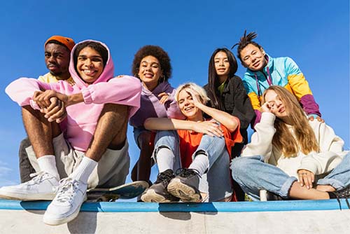 Employee morale workshops from Cre8tive Thinking help your team build cohesion, foster bonding and improve overall employee morale