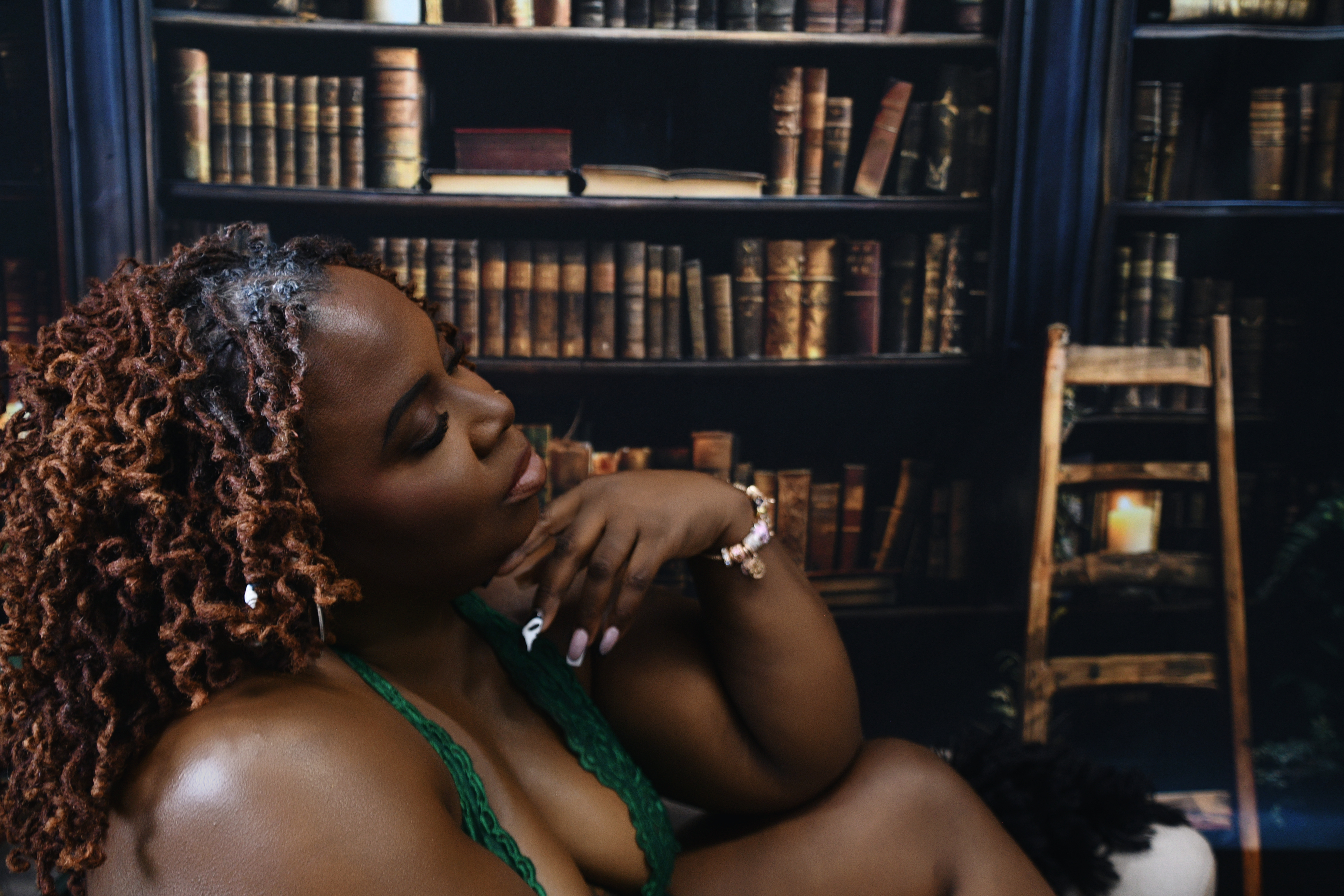 woman in gray dress with bonjour 2018 text illustration