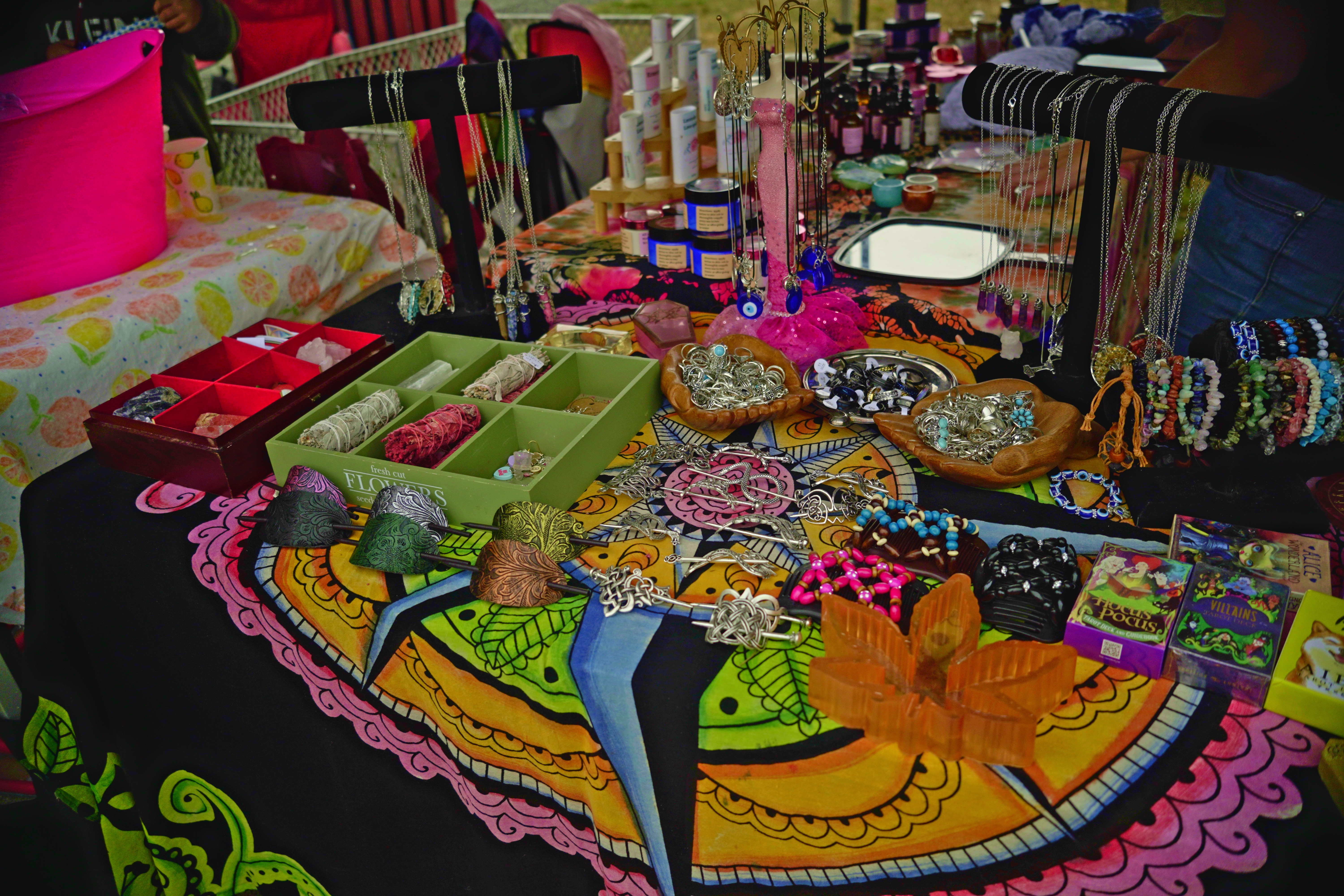 V1-0013_Saturday Market00000000