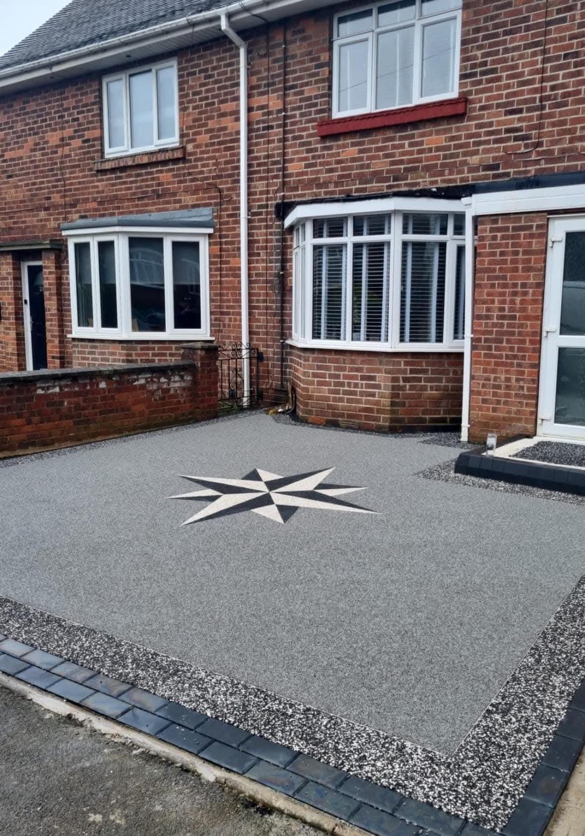 Resin bound driveway surface with decorative edging installed by Equip2Save