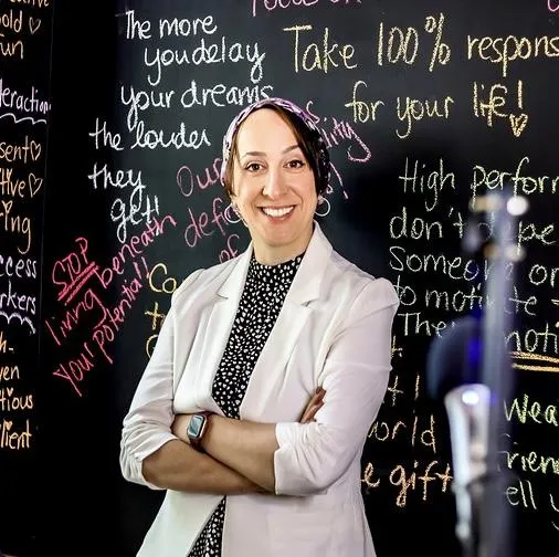 a wooden sign that says don't count the days make the days count