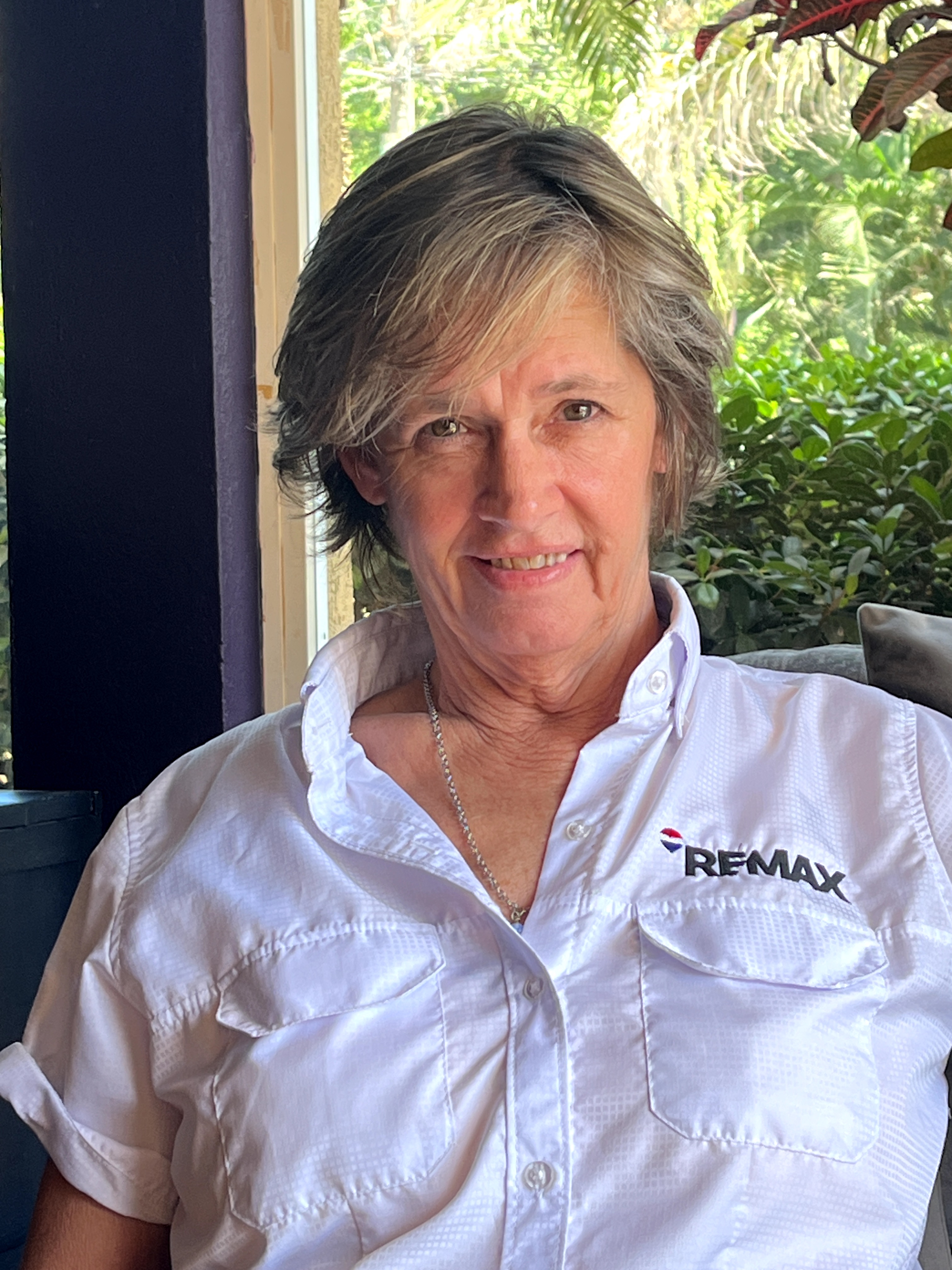 Roatan Realtor Michelle Breuer 